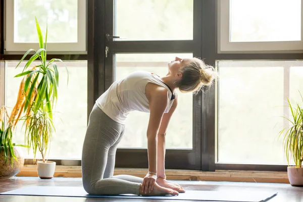 Yoga at home: Ustrasana Pose — Stock Photo, Image