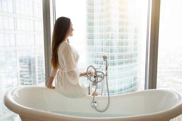 Young woman near the bath — Stock Photo, Image