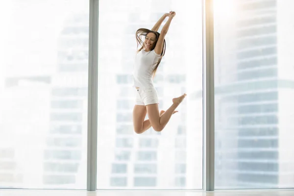 Young woman jumping high — Stock Photo, Image