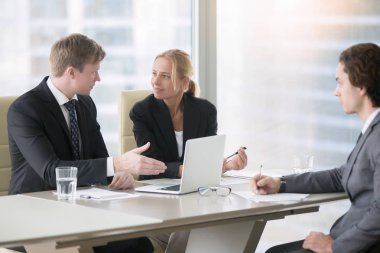 İş toplantısı için yeni proje