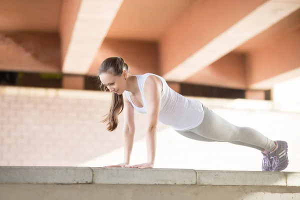 Tahta yoga poz — Stok fotoğraf