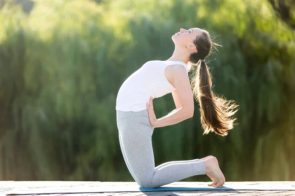 Standing in Camel pose — Stock Photo, Image