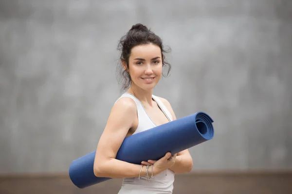 Portrait of smiling Beautiful Yogi woman holding her mat — Stock Photo, Image