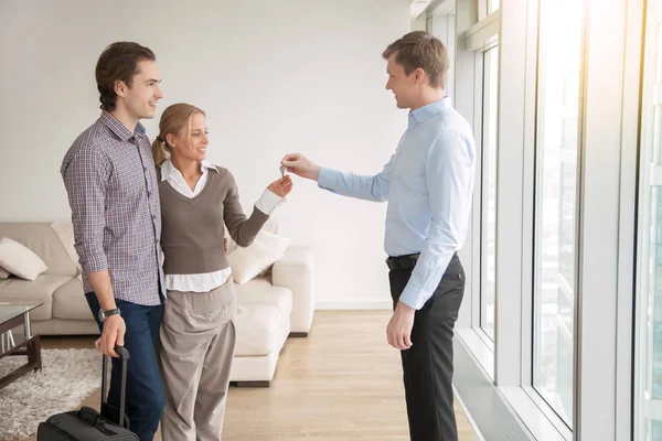 Young couple is given a key — Stock Photo, Image