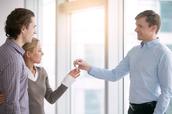 Young happy couple is given a key — Stock Photo, Image