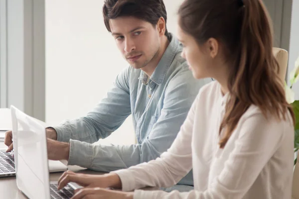 Male manager looking enviously at female rival, competition betw — Stock Photo, Image