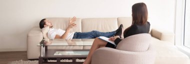 Psikologlar ofis, erkek hasta fem sorunları hakkında konuşmak