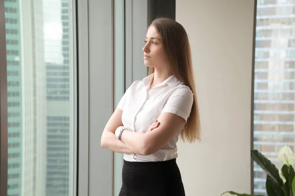 Unternehmerinnen denken über Perspektiven nach — Stockfoto