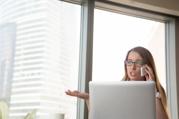 Businesswoman arguing on the cellphone in office — Stock Photo, Image