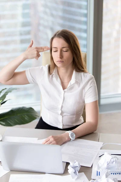 Tired female entrepreneur with suicidal thoughts — Stock Photo, Image