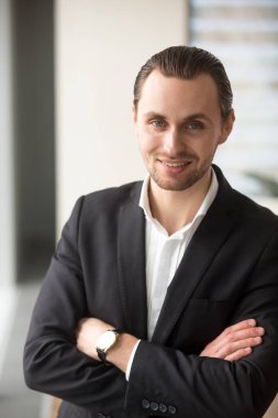 Kendine güvenen yönetici için hazır emelleri gerçekleştirmek