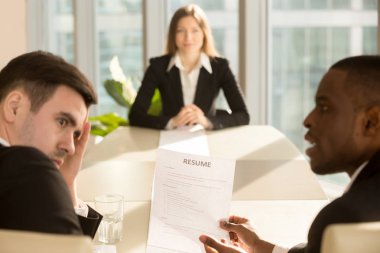 Çok etnik gruptan oluşan İşverenler iş arayanlar özgeçmiş, odak tarafından etkilendim