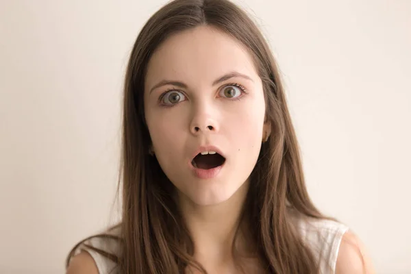 Emotive headshot portrait of puzzled young woman — Stock Photo, Image