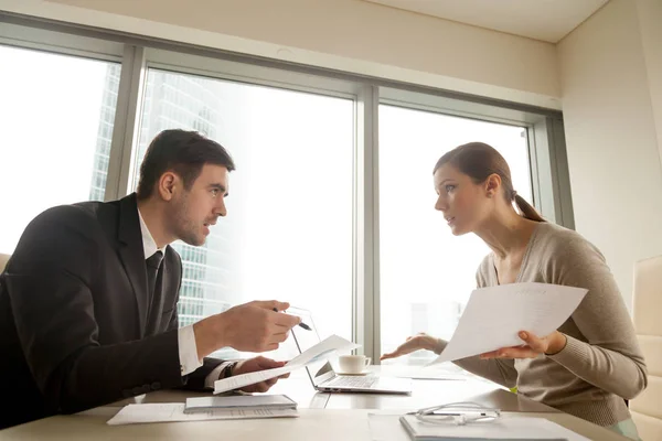 Colleagues arguing at workplace, disagree about document, error — Stock Photo, Image