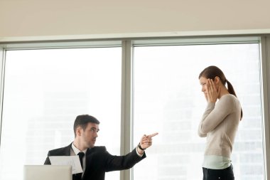 F kötü patron beceriksiz çalışan getting, işten çıkarma ateş ateş