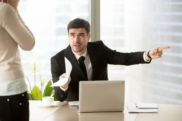 Angry company executive dismissing firing incompetent employee f — Stock Photo, Image