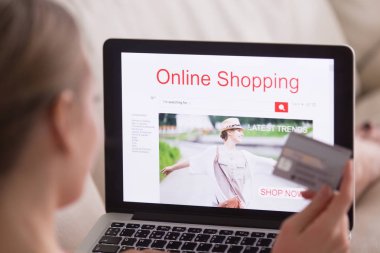 Seçme ve trendy kıyafetler online satın alma kadın
