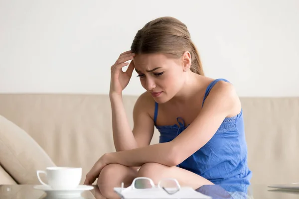Woman feeling upset because of loan debt letter — Stock Photo, Image