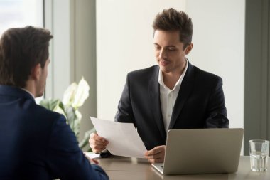 Sözleşmenin koşulları dikkatlice okuduktan girişimci