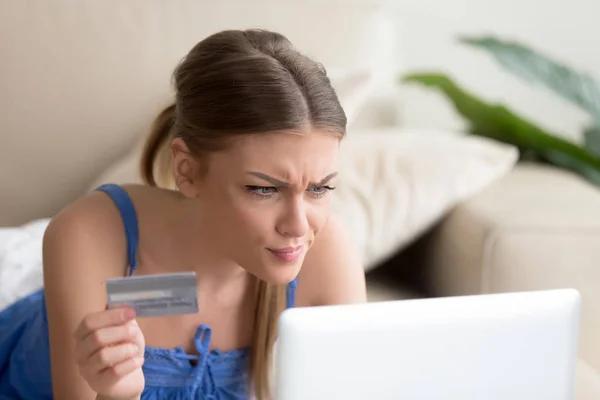 Confused woman having problem with credit card making online pay — Stock Photo, Image