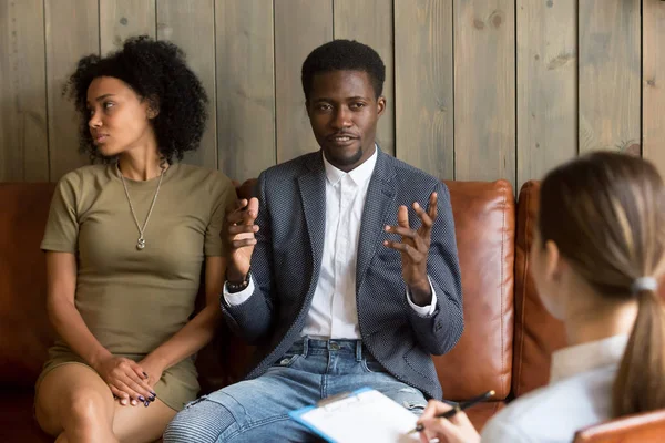 African-american man talking to family counselor, black couple a — Stock Photo, Image