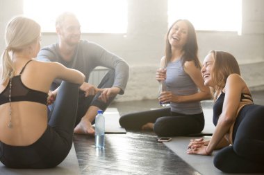 Gençlerin grup bir molası sportif
