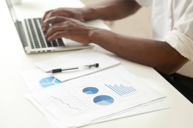 Veri analizi ve iş istatistikleri kavramı, Afrikalı-Amerikalı 