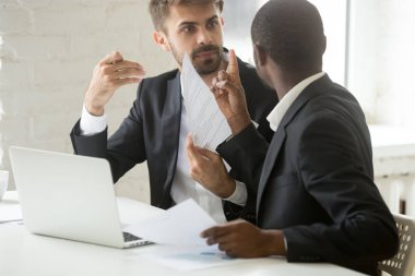 Çok ırklı Afrika ve beyaz Ortaklar belirtmiş savunarak bir