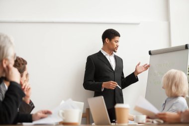 Sunu Konferansı grup çalışanları için siyah Koç