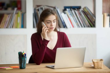 Telefon üzerinden sorunları çözme cinsten bir misafirin lideri