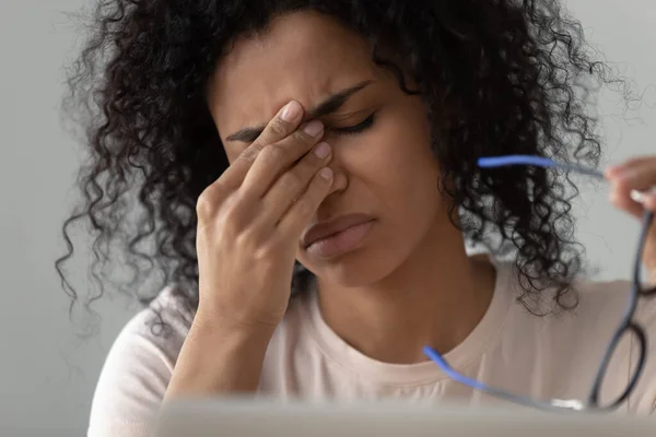 Unhappy African American woman taking off glasses, feeling eye strain — Stock Photo, Image