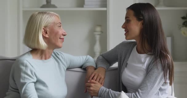 Cheerful young daughter and mature mother talking laughing at home — Stock Video