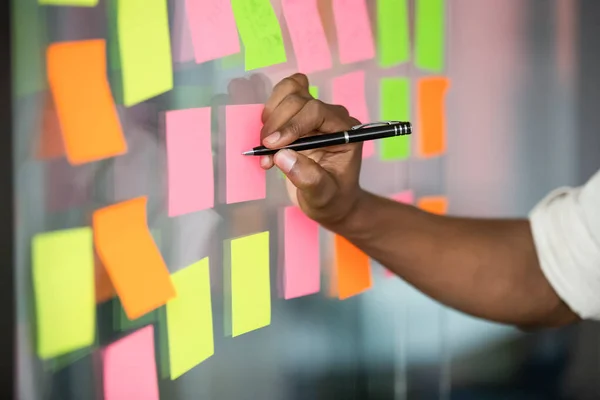 Close up african american manager writing notes on kanban board. — Stock Photo, Image
