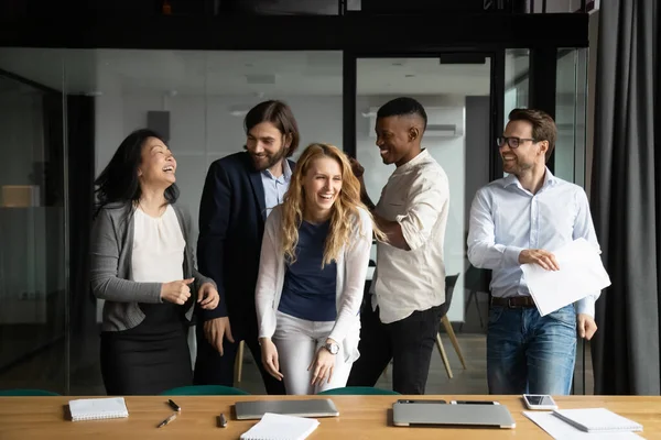 Overjoyed diverse colleagues having fun after workday at office. — Stock Photo, Image