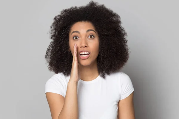 Head shot portrait excited African American girl sharing secrets — Stock Photo, Image