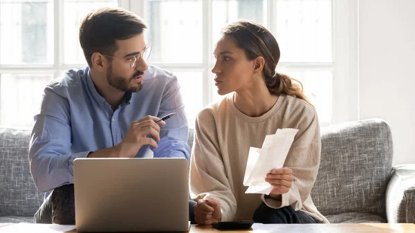 Focused married couple managing family monthly budget together. — Stock Photo, Image