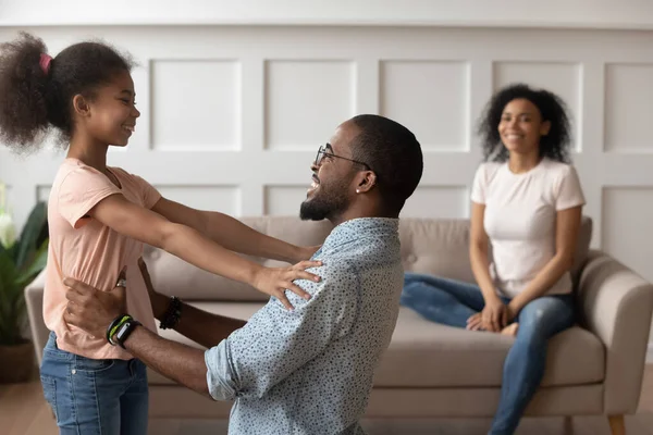 African loving father embraces missed mixed-race daughter — Stock Photo, Image