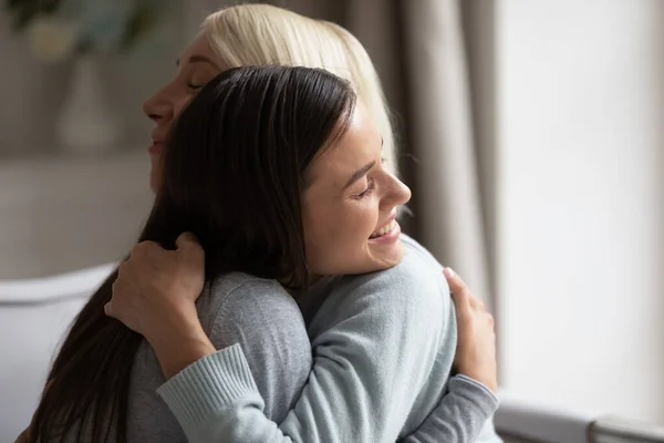 Close up image grown up daughter hugging elderly mother — Stock Photo, Image