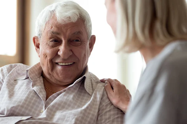 Smiling elder male patient communicating with nurse. — Stock Photo, Image