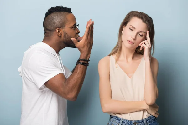 Angry African American man quarreling with upset stressed woman — Stock Photo, Image