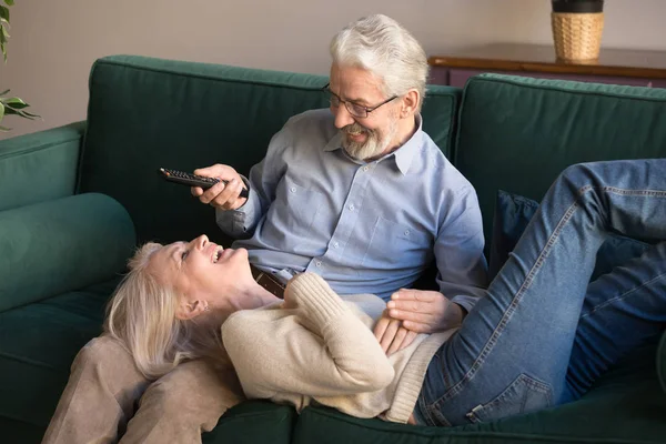 Elderly couple laughing spending free time together at home — Stock Photo, Image