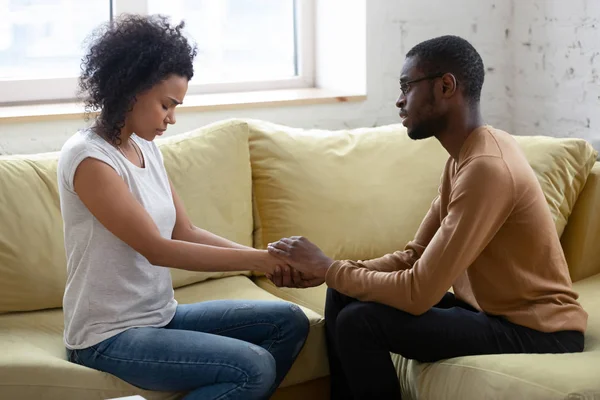 African American husband comfort support upset wife — Stock Photo, Image