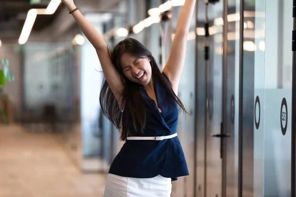 Happy asian businesswoman realized her ambitions celebrating professional achievements — Stock Photo, Image