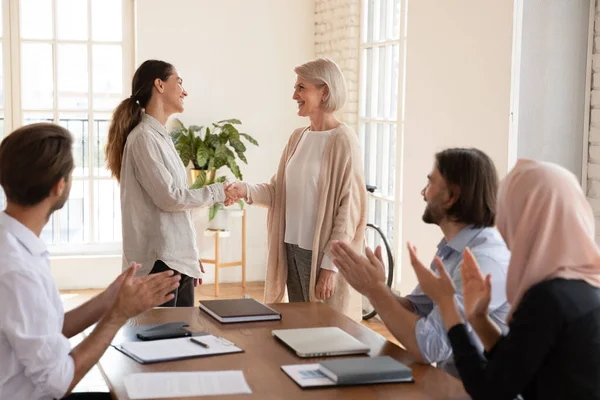 Smiling boss praising coworker at business meeting. — Stock Photo, Image