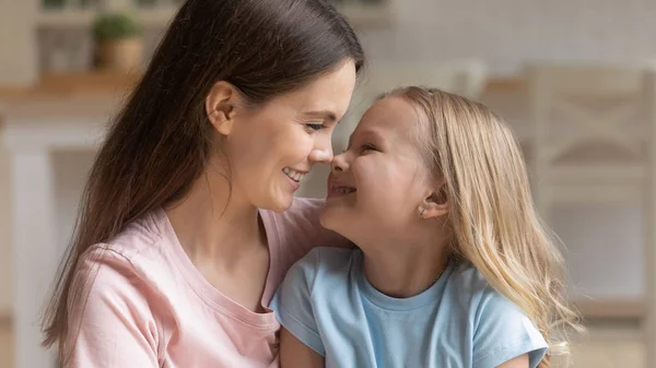 Mother and little kid daughter touching noses enjoy tender moment — Stock Photo, Image