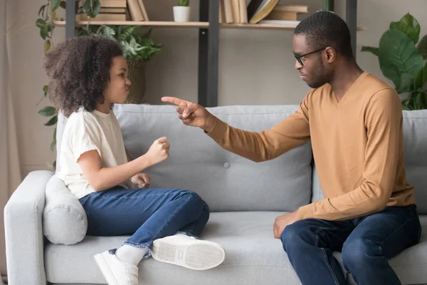 Strict black father talk punish naughty daughter — Stock Photo, Image