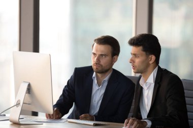 Arap iş adamı akıl hocası şirket yazılımında staja yardım ediyor