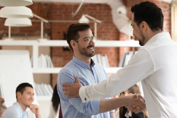 Middle east appearance boss praising employee express respect shaking hands — Stock Photo, Image