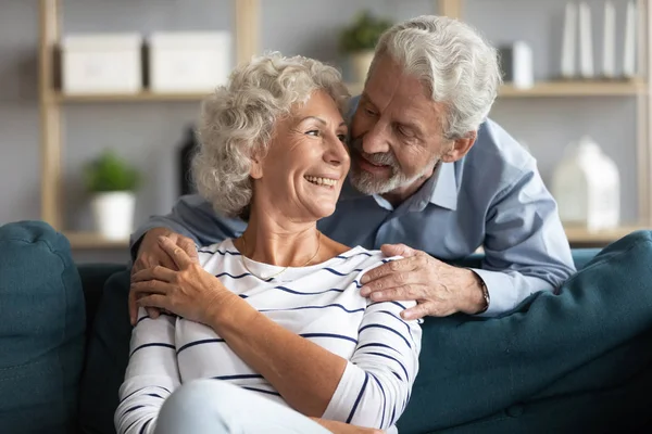 Happy married elderly couple enjoy pleasant time together indoors — Stock Photo, Image