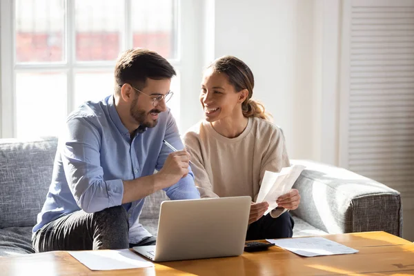 Happy young couple pay bills using online banking — Stock Photo, Image